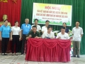 Đại diện BGH và Hội trưởng hội cha mẹ HS trường THCS Hùng An kí cam kết tại HN nâng cao chất lượng giáo dục năm học 2023-2024